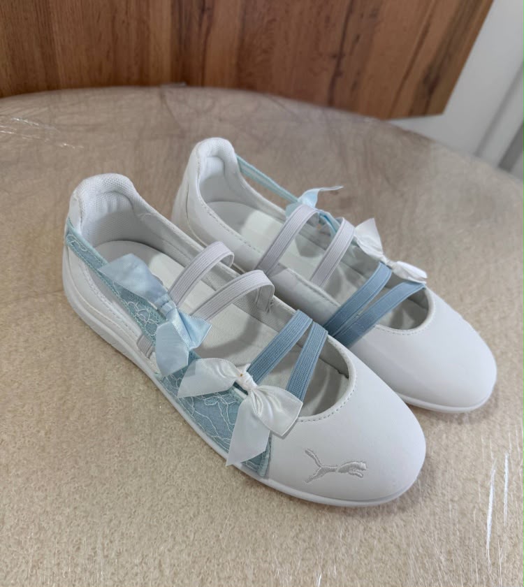 Ladies brand shoes